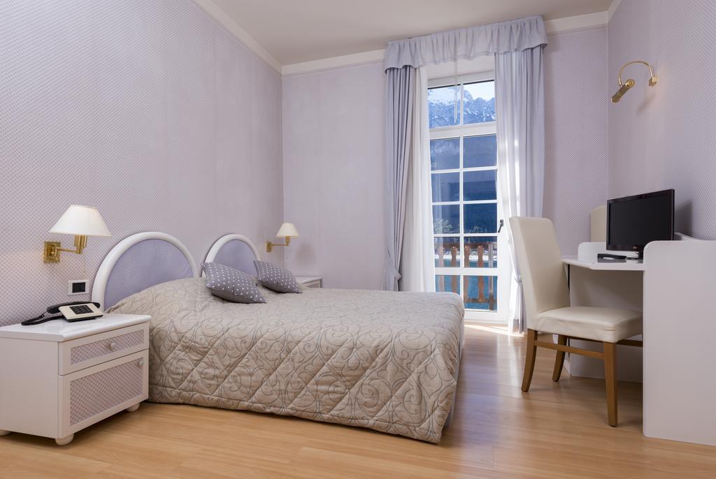 Grand Hotel Molveno Phòng bức ảnh